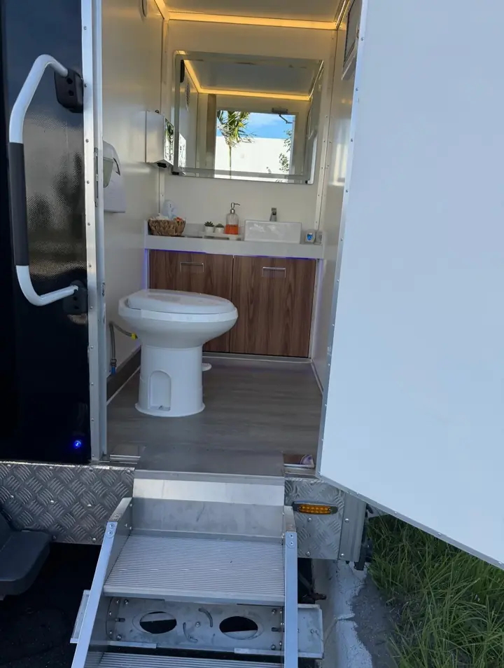 Open VIP trailer stall with mirror, vanity and amenities